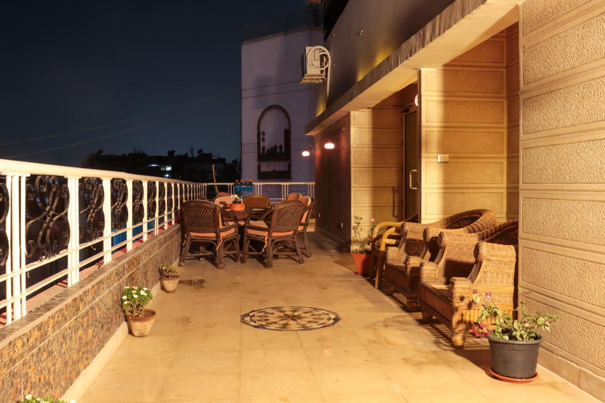 15 Bustan Down Town Apartment